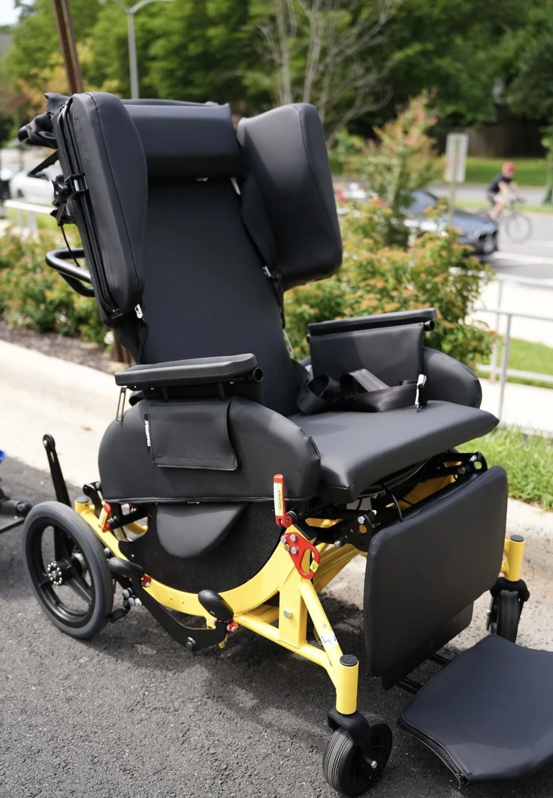 Broda reclining transport chair